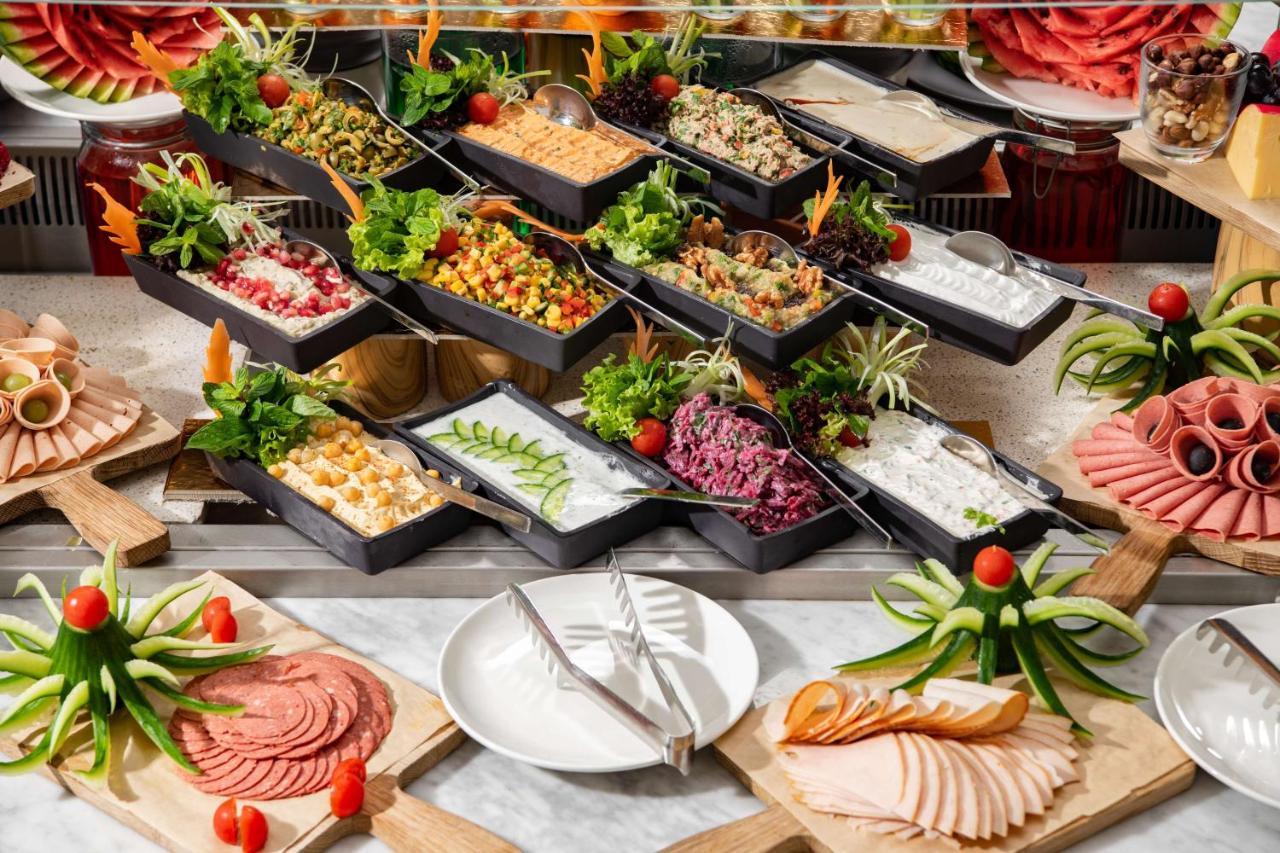Park Inn By Radisson Makkah Aziziyah Мекка Экстерьер фото A buffet breakfast