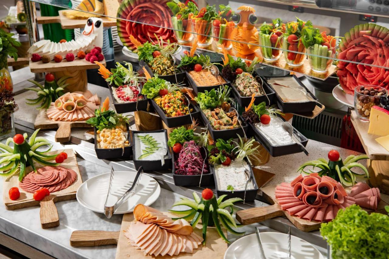 Park Inn By Radisson Makkah Aziziyah Мекка Экстерьер фото A buffet at a luxury hotel