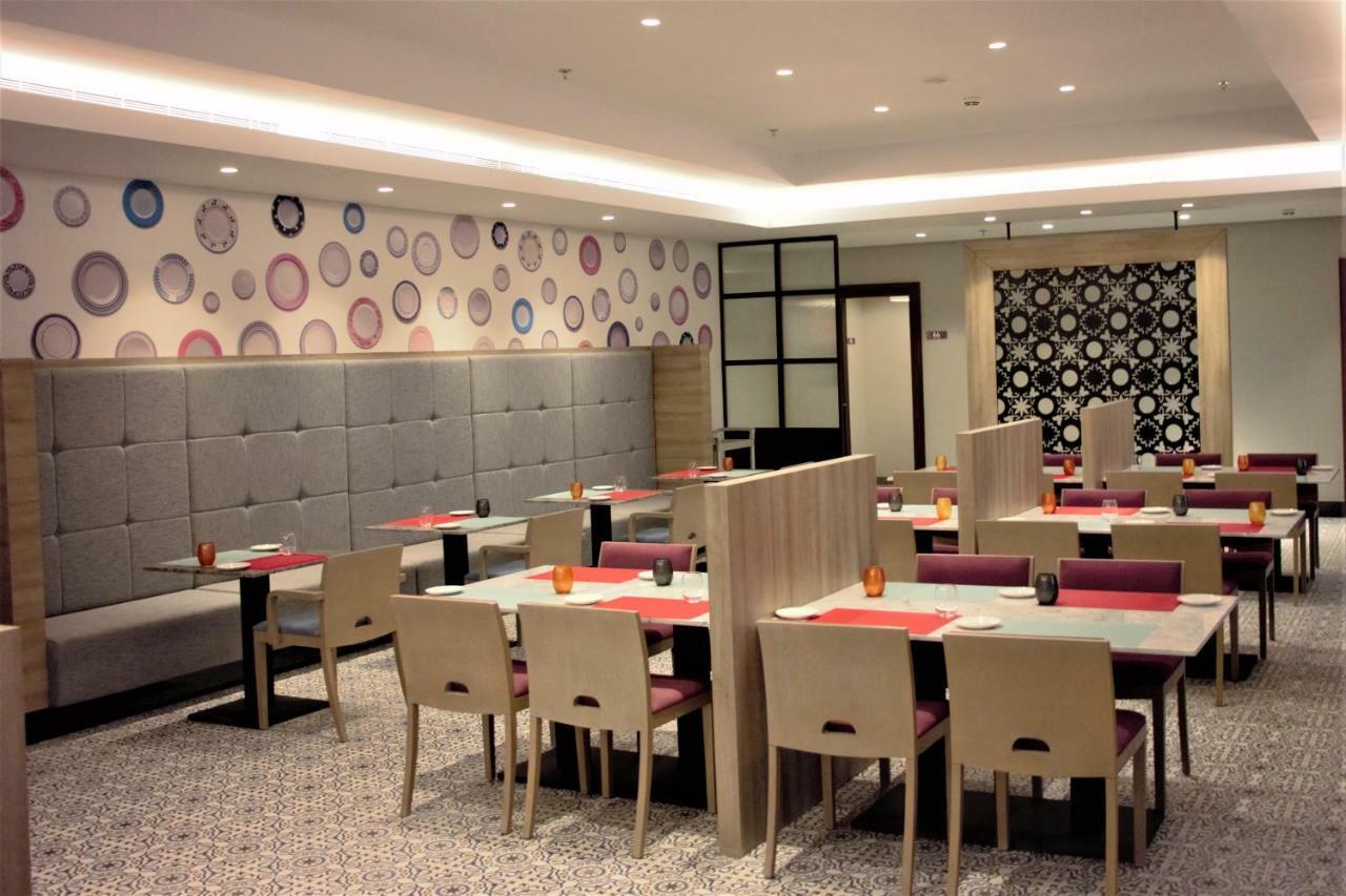 Park Inn By Radisson Makkah Aziziyah Мекка Экстерьер фото The restaurant's interior